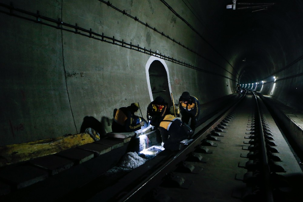 青神铁路运营隧道病害现状